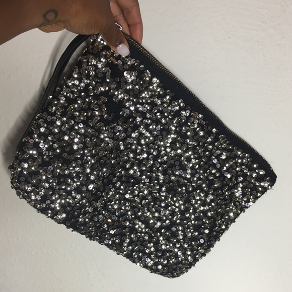 🌻 Gold sequins evening clutch with wrist strap🌻 - Picture 2 of 4